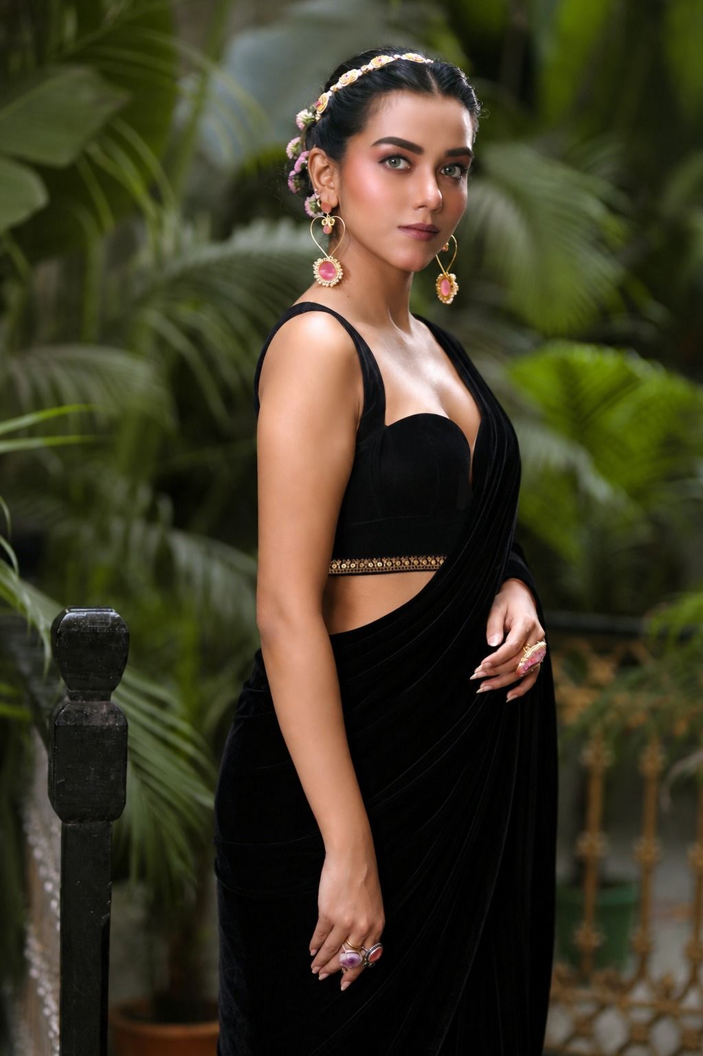 DUSK DARLING SAREE AND BLOUSE SET