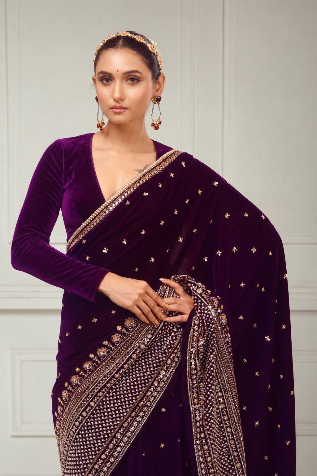 GLAM GRANDEUR SAREE AND BLOUSE SET