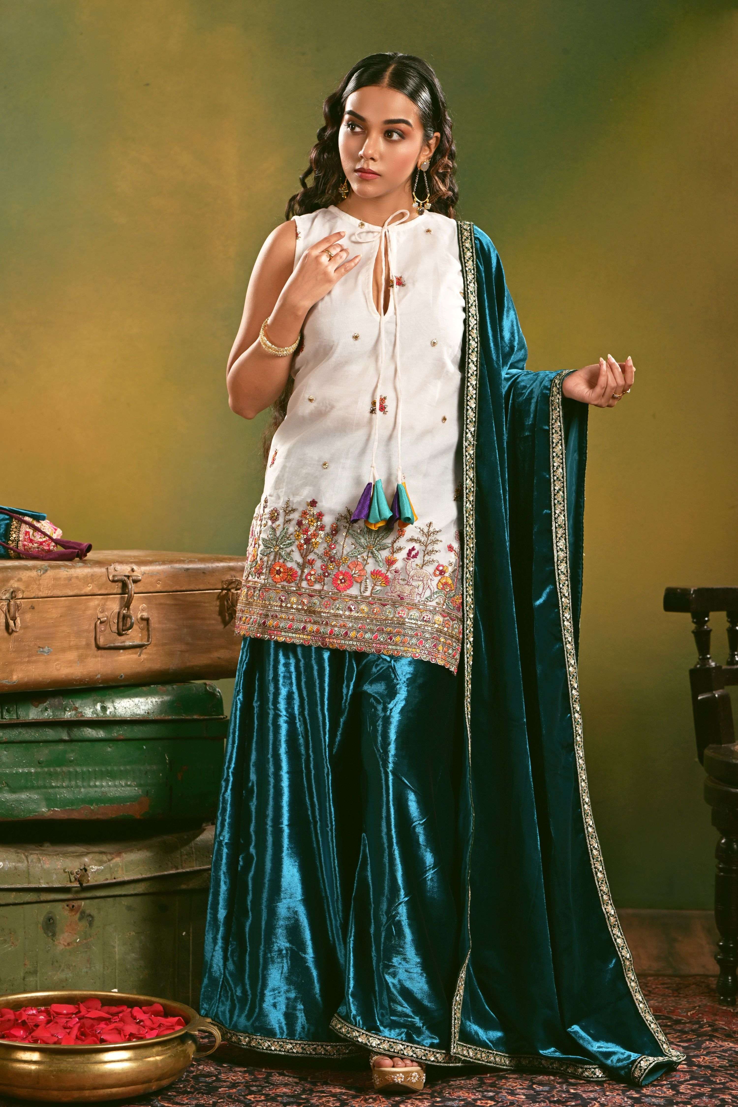 NAKHRA NOOR KURTA SET