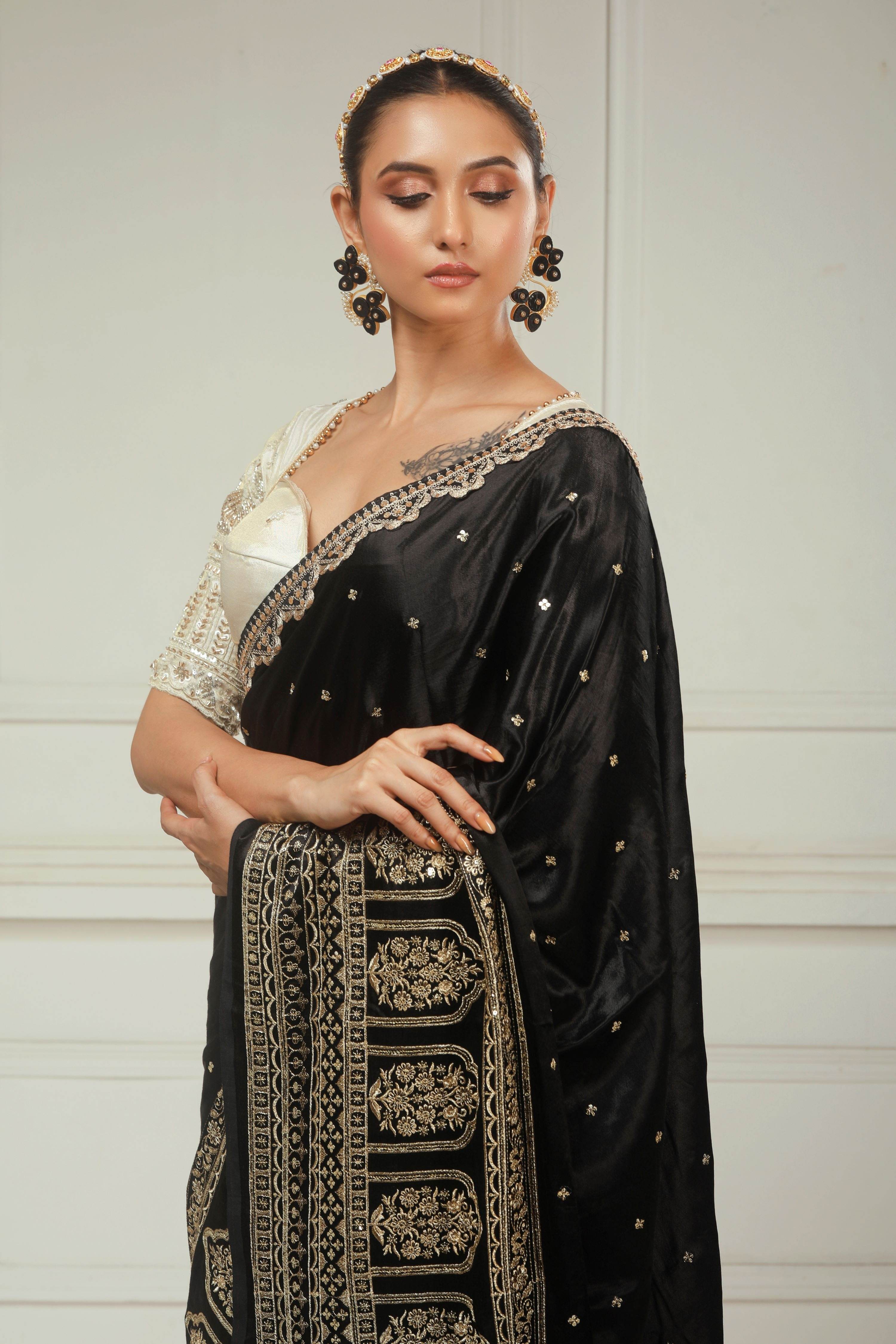 TIMELESS TRIBUTE SAREE WITH IVORY EDGE BLOUSE