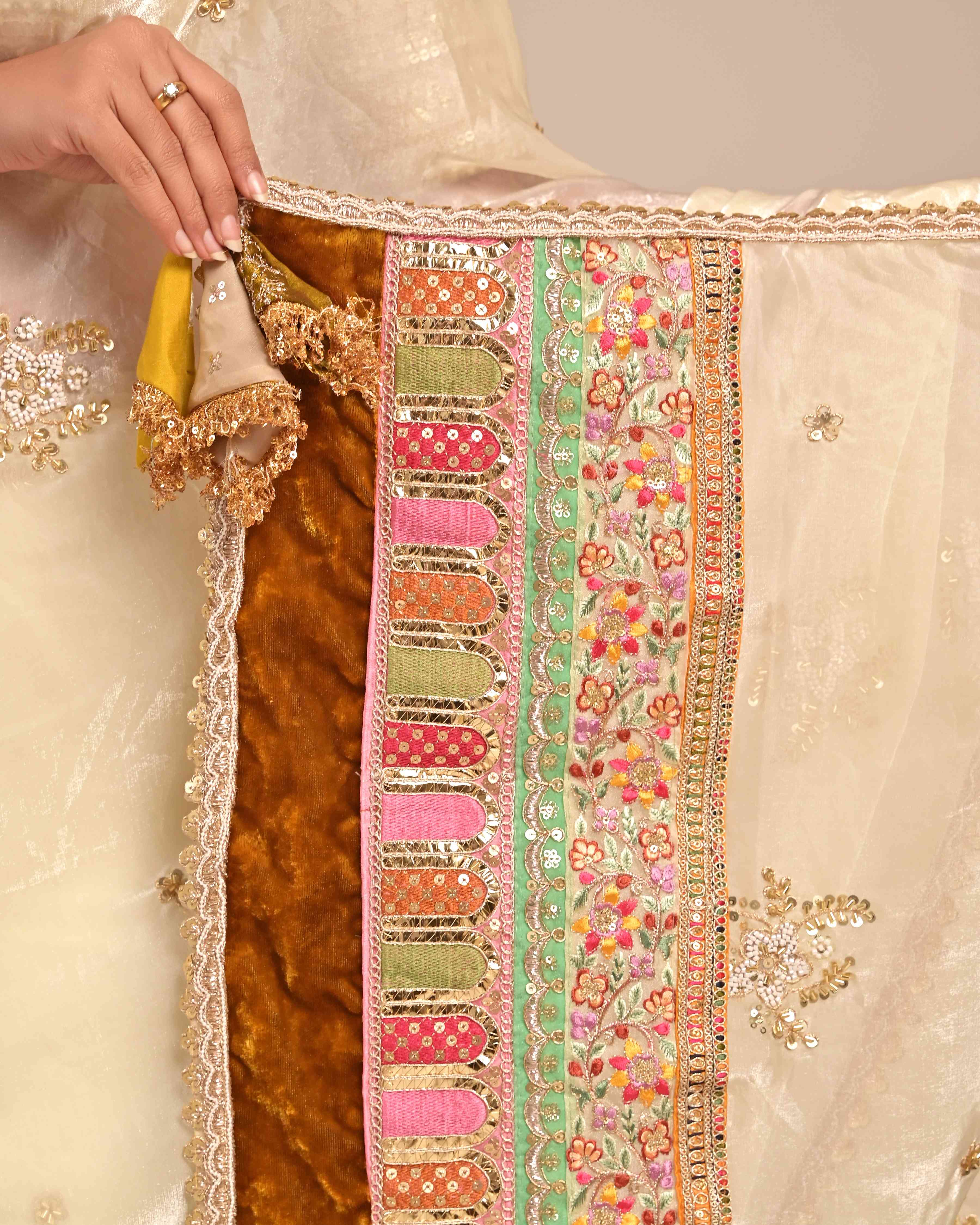 STELLER SURPRISE SAREE