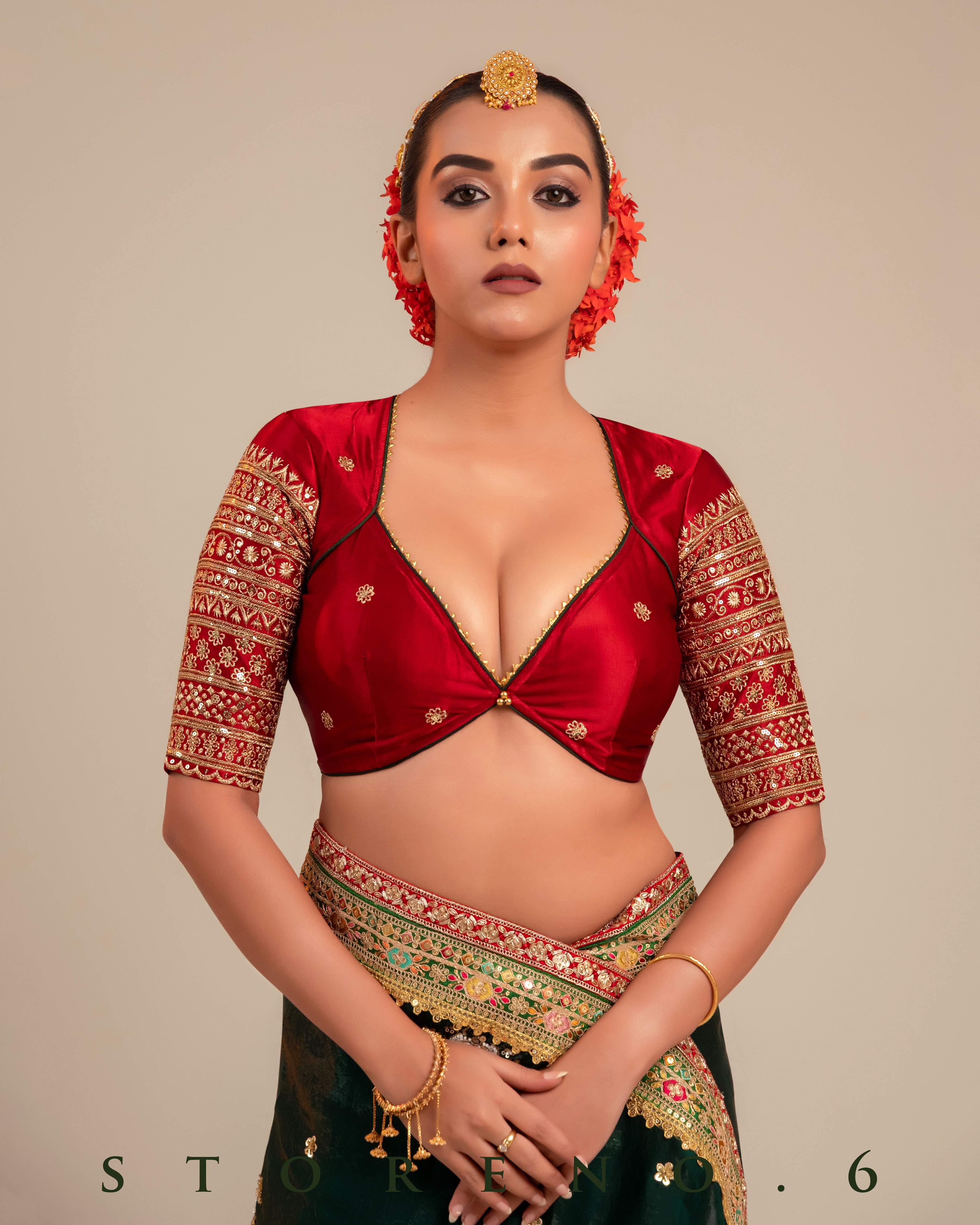 EMERALD ECSTASY SAREE WITH AGELESS APPEAL BLOUSE