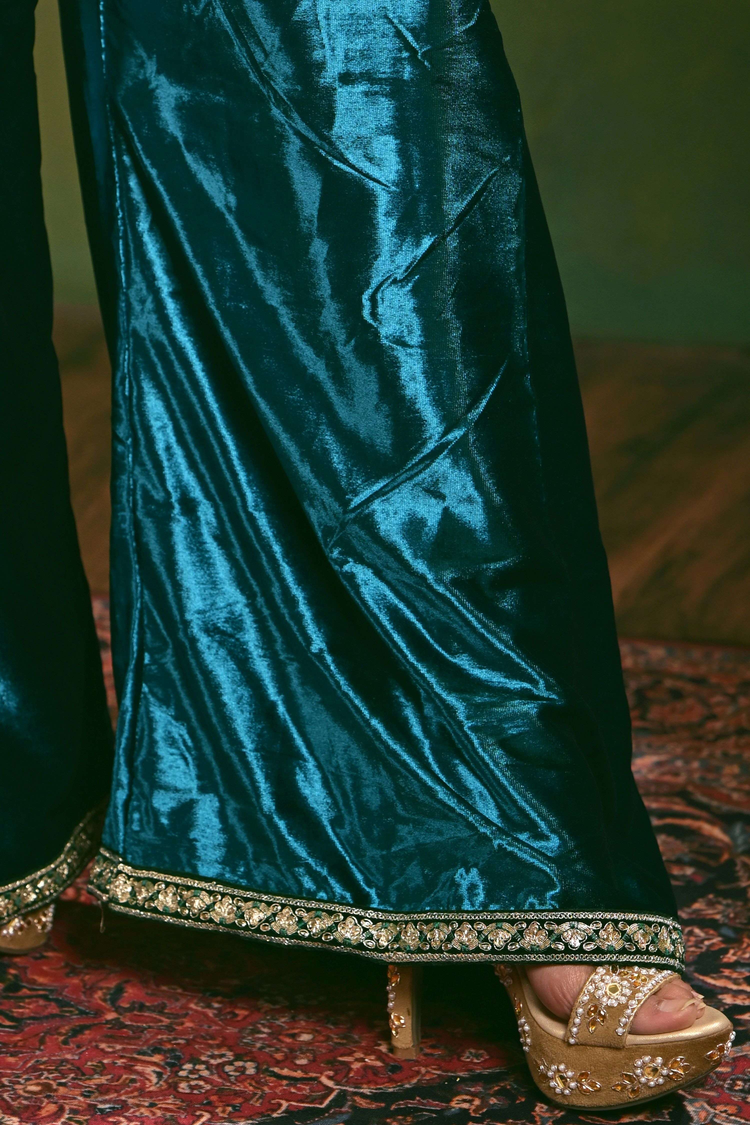 NAKHRA NOOR KURTA SET