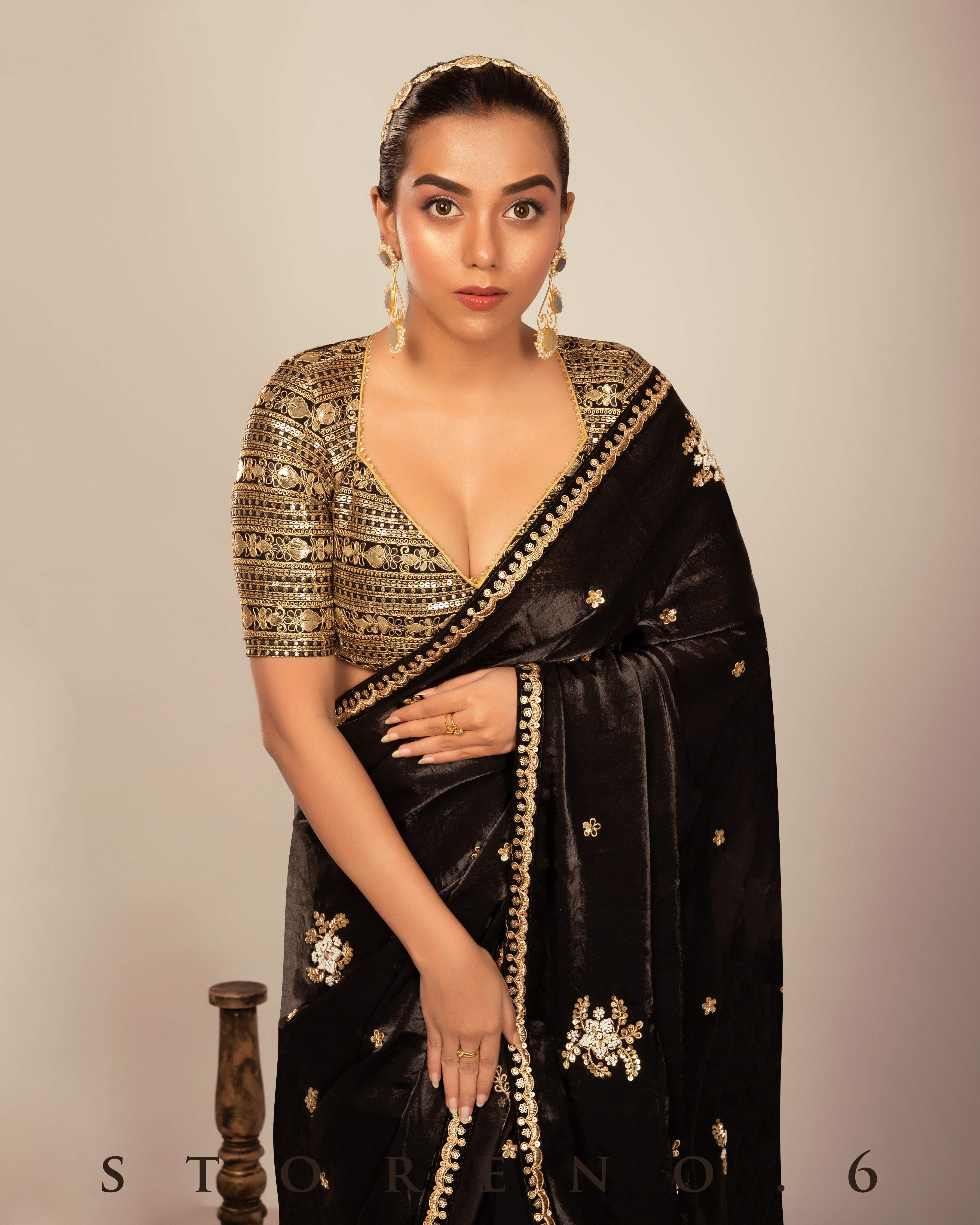 MIDNIGHT MAGNOLIA SAREE