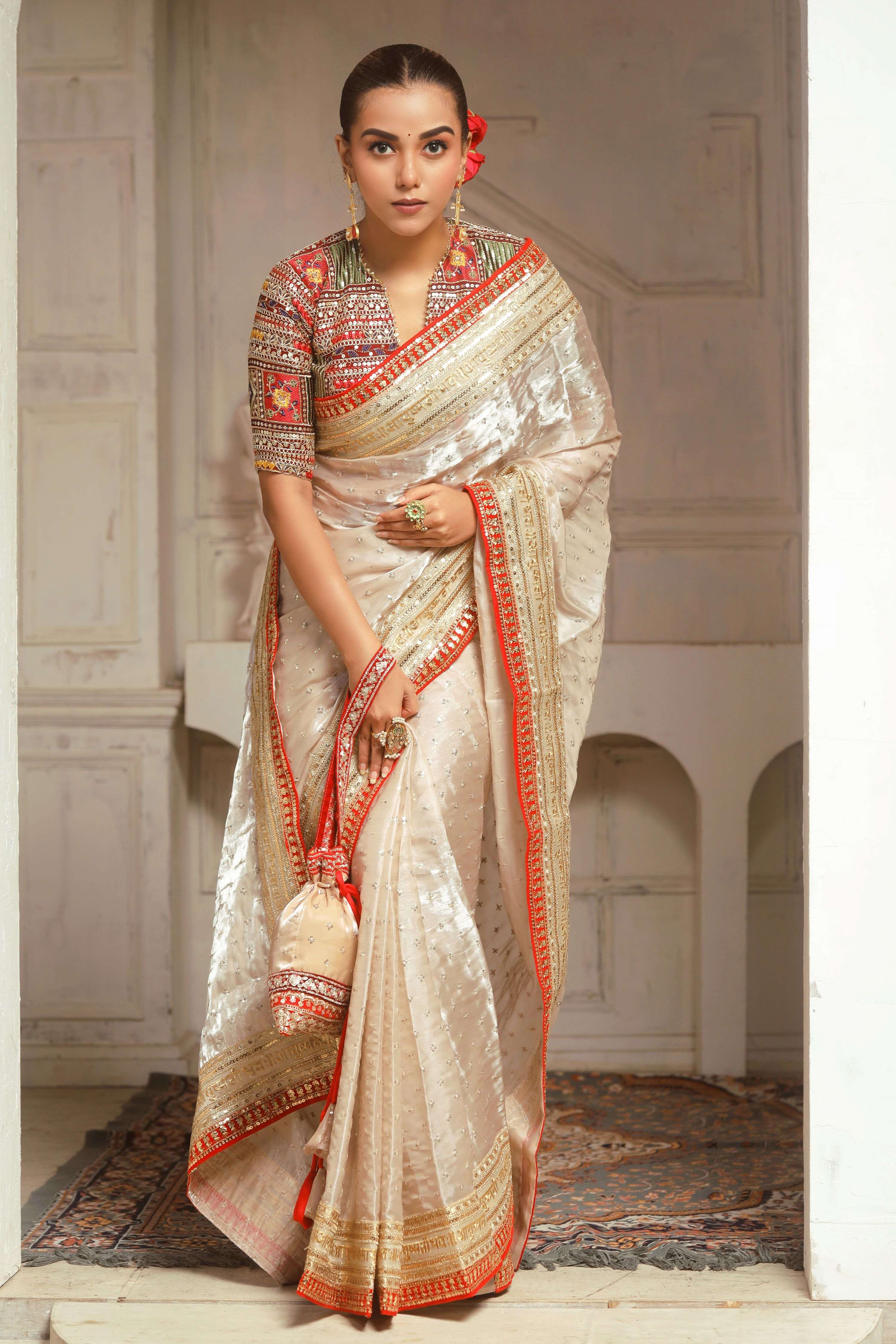 ROYAL SUBTLE QUEEN SAREE WITH BERRY BELLE BLOUSE