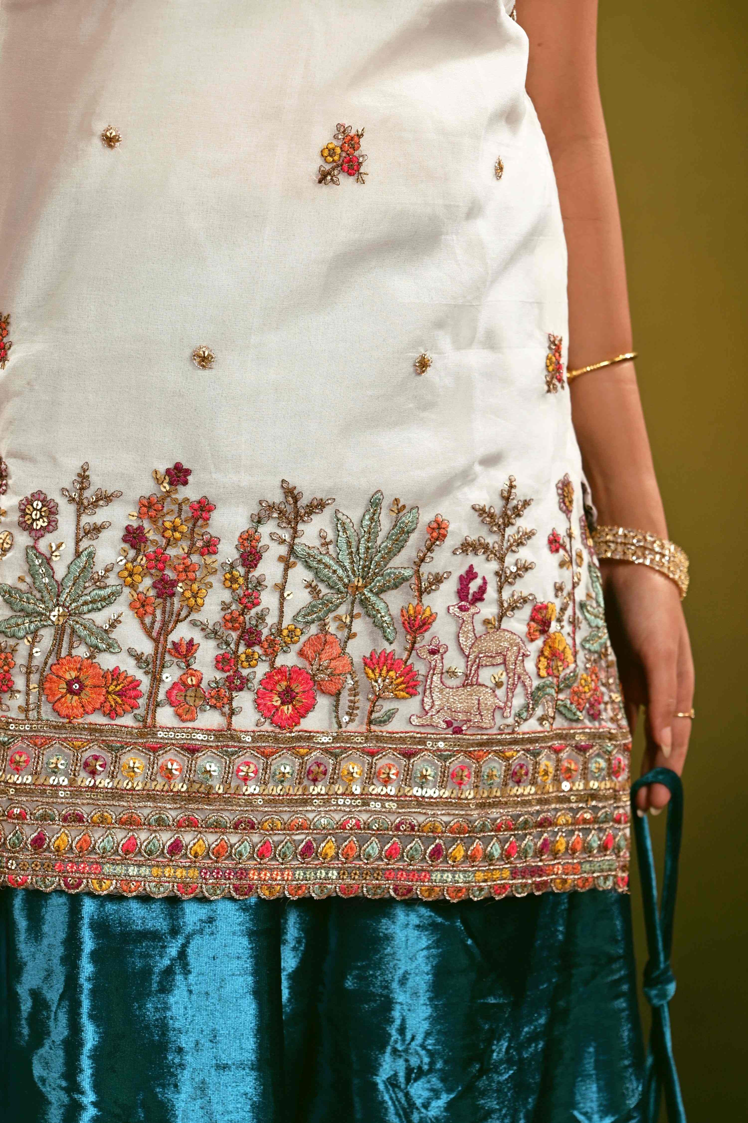 NAKHRA NOOR KURTA SET