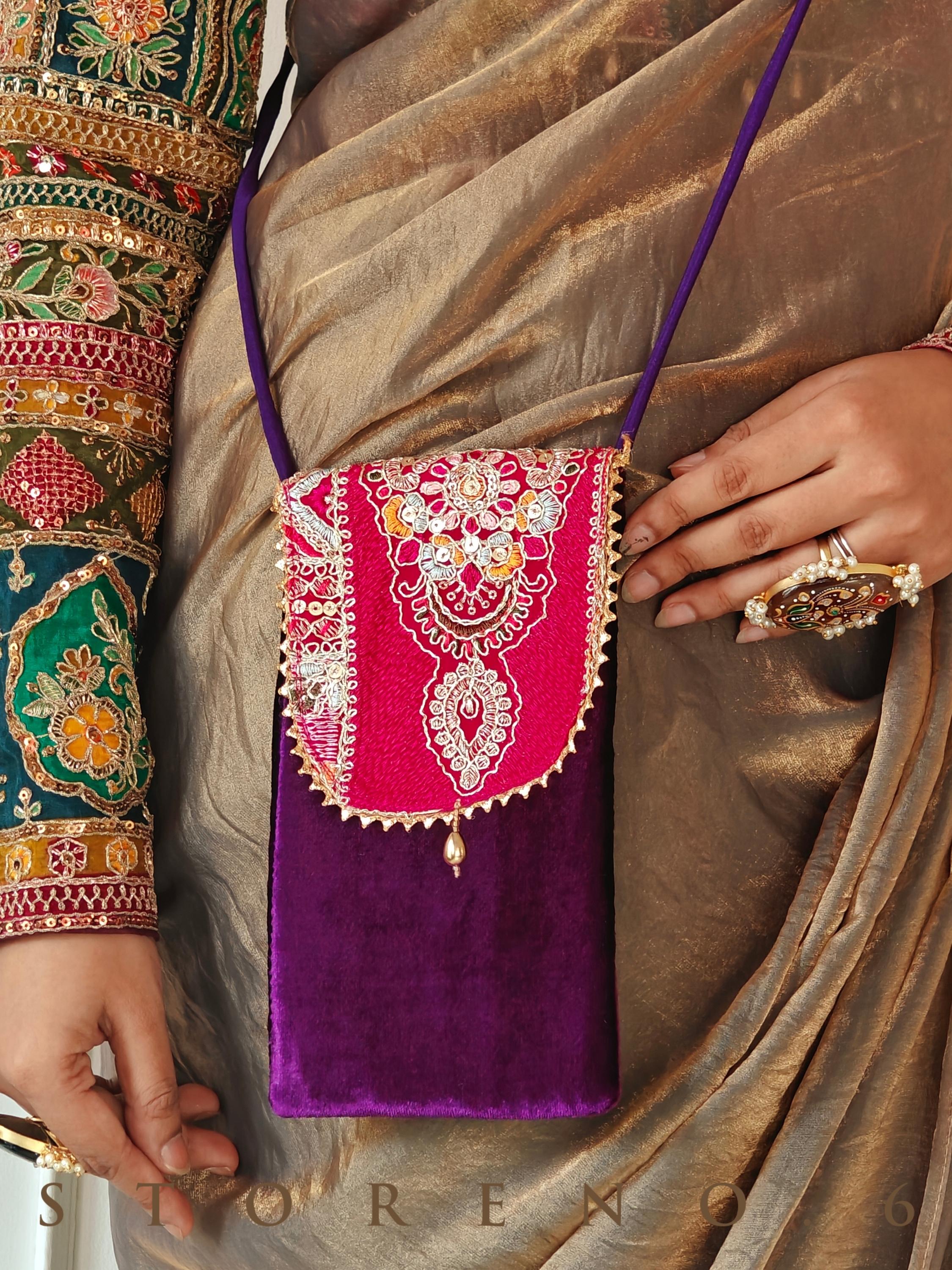 RANGOLI MINI MOBILE SLING