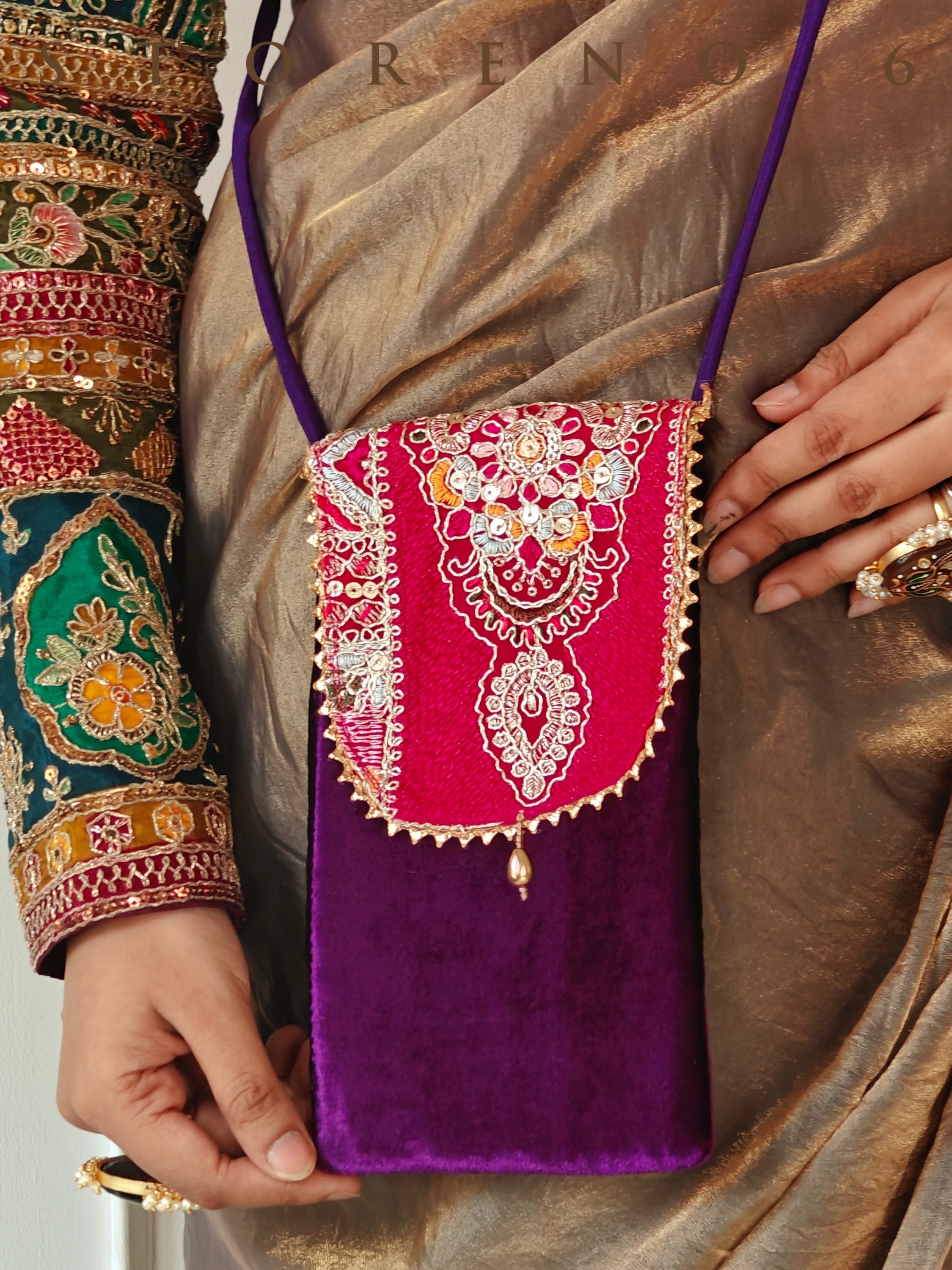 RANGOLI MINI MOBILE SLING