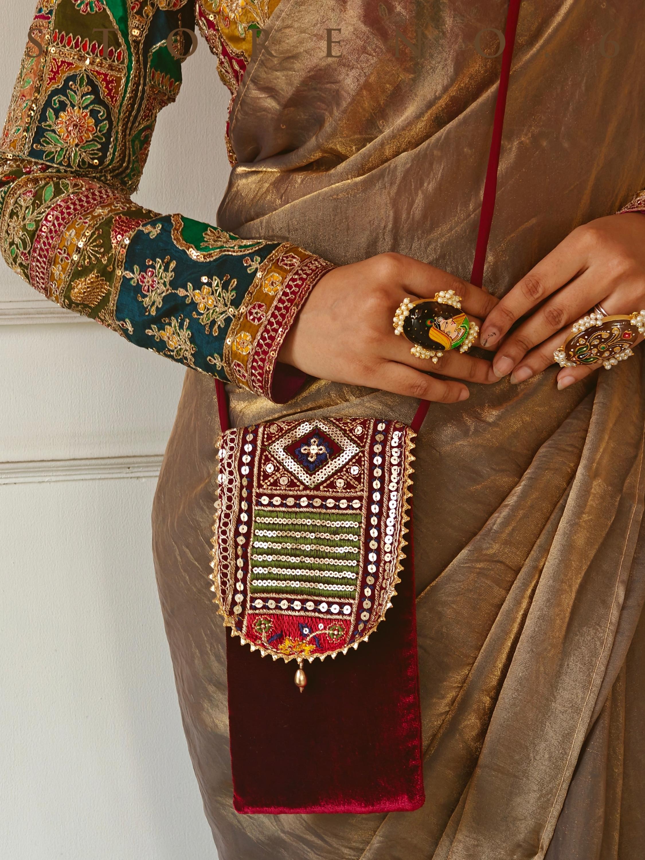 MIRCHI MINI MOBILE SLING