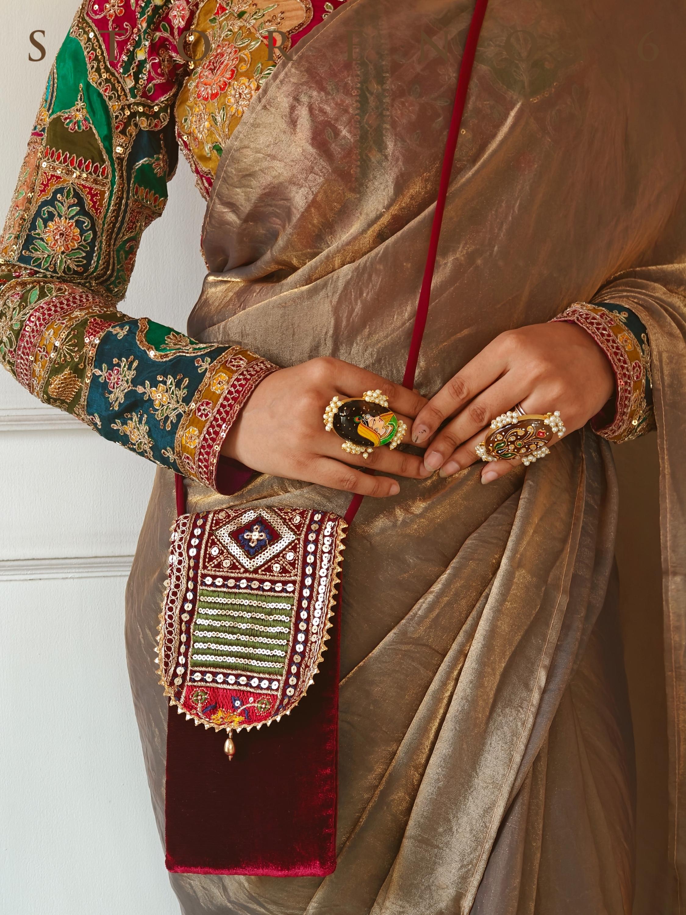 MIRCHI MINI MOBILE SLING