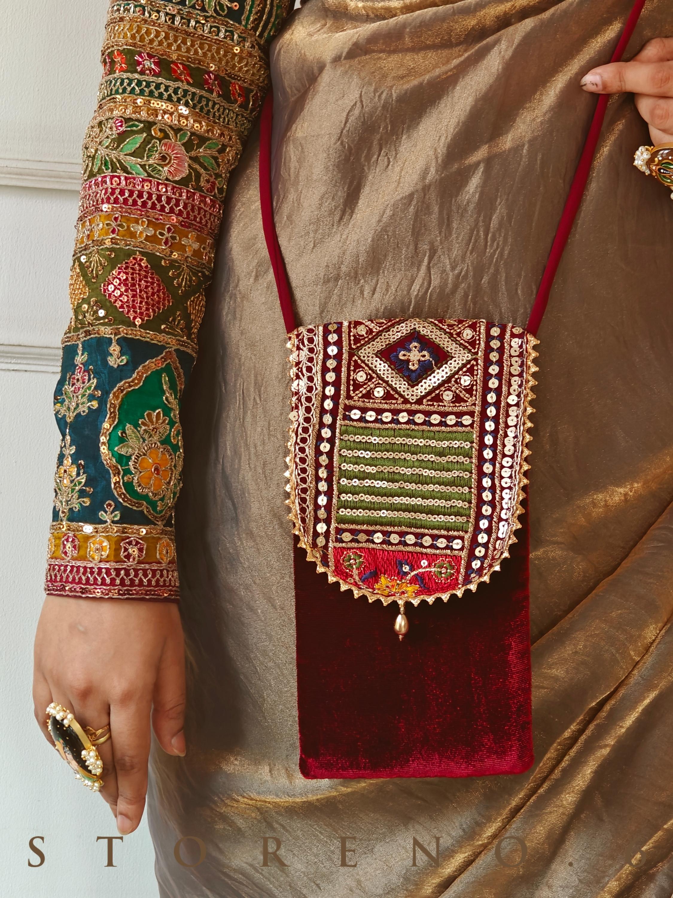 MIRCHI MINI MOBILE SLING
